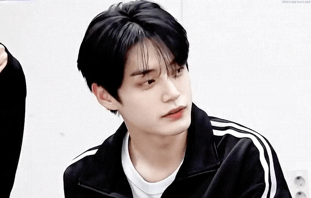 金地雄 (ZEROBASEONE)的幕后花絮