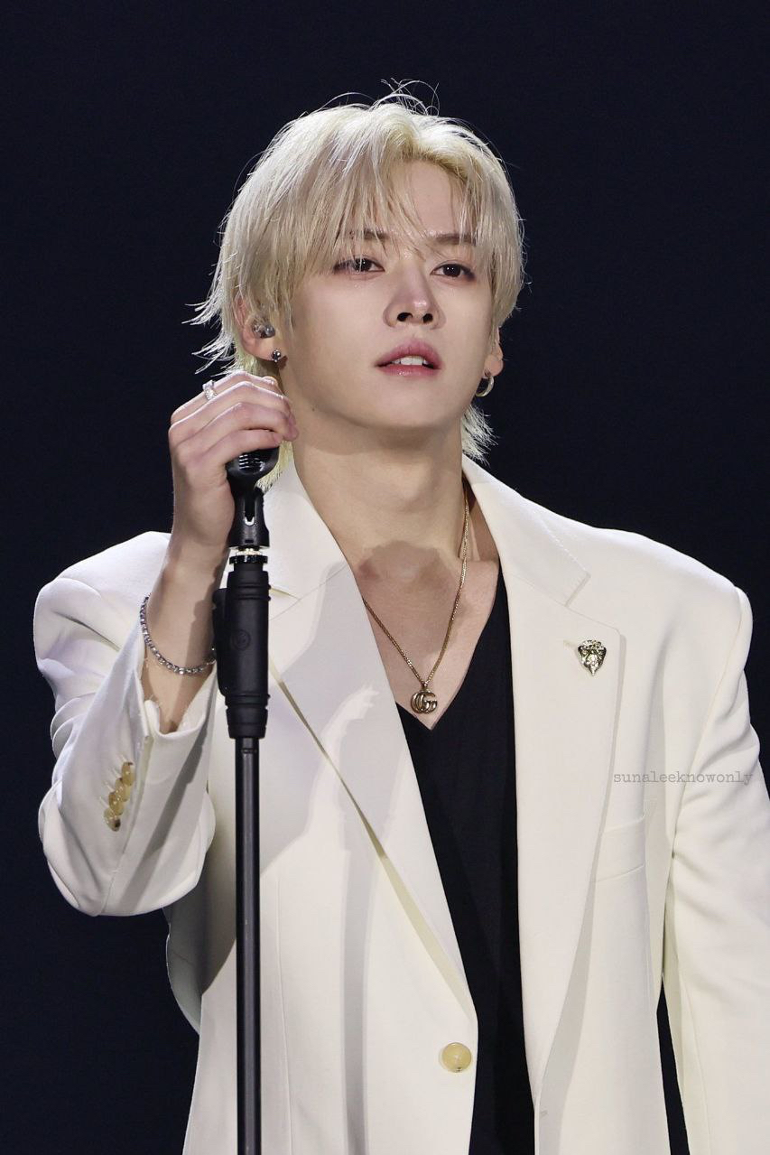 Lee Know (Stray Kids)的最新照片