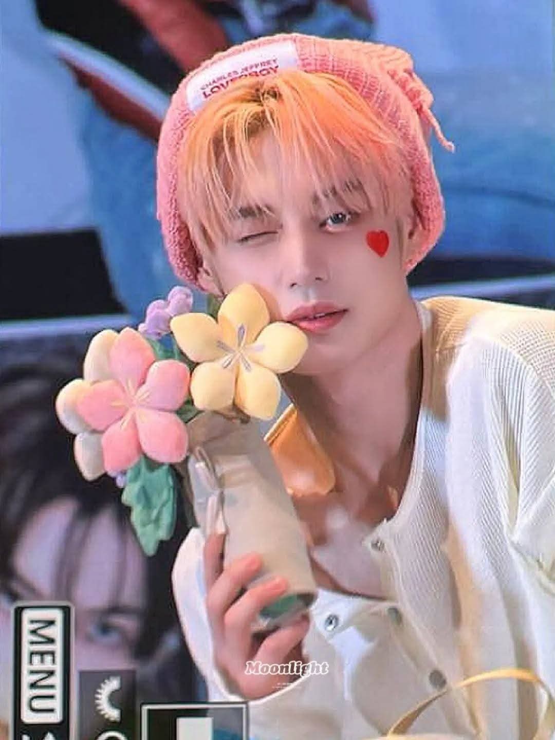 Recent activity shot of Kim Jiwoong (ZEROBASEONE)