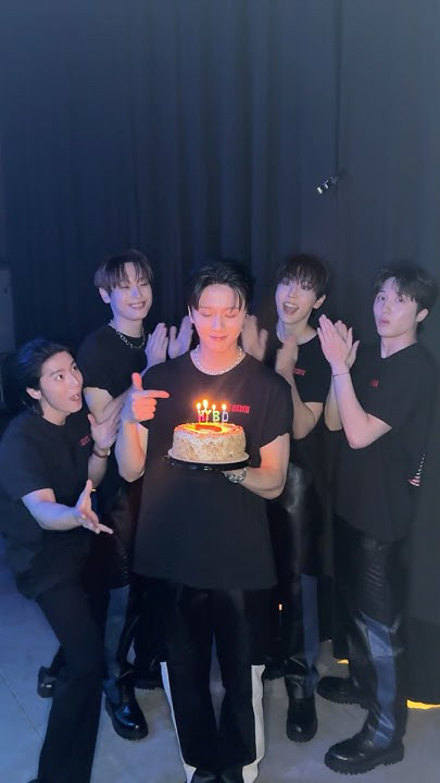 Latest photo of Hwiyoung (SF9)