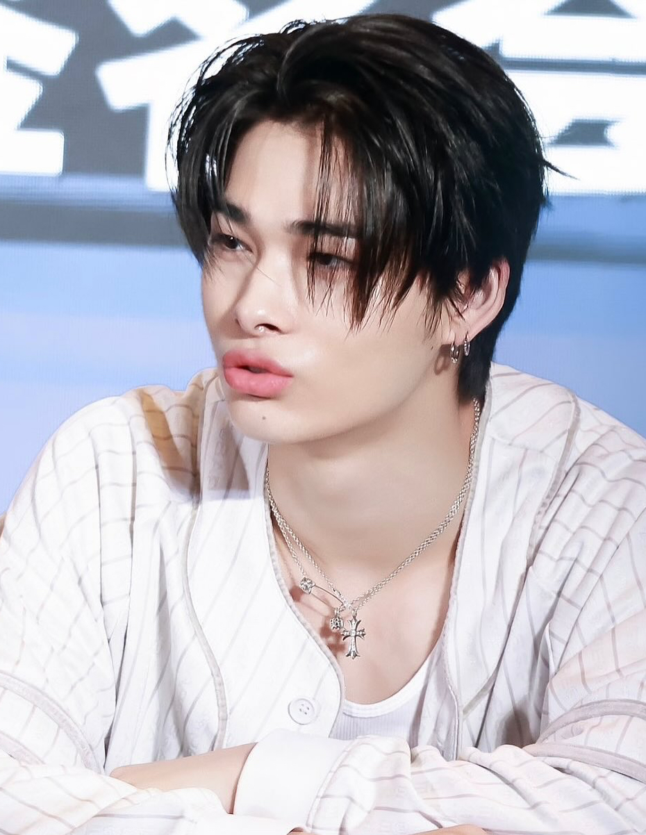 Foto terbaru NI-KI (ENHYPEN)