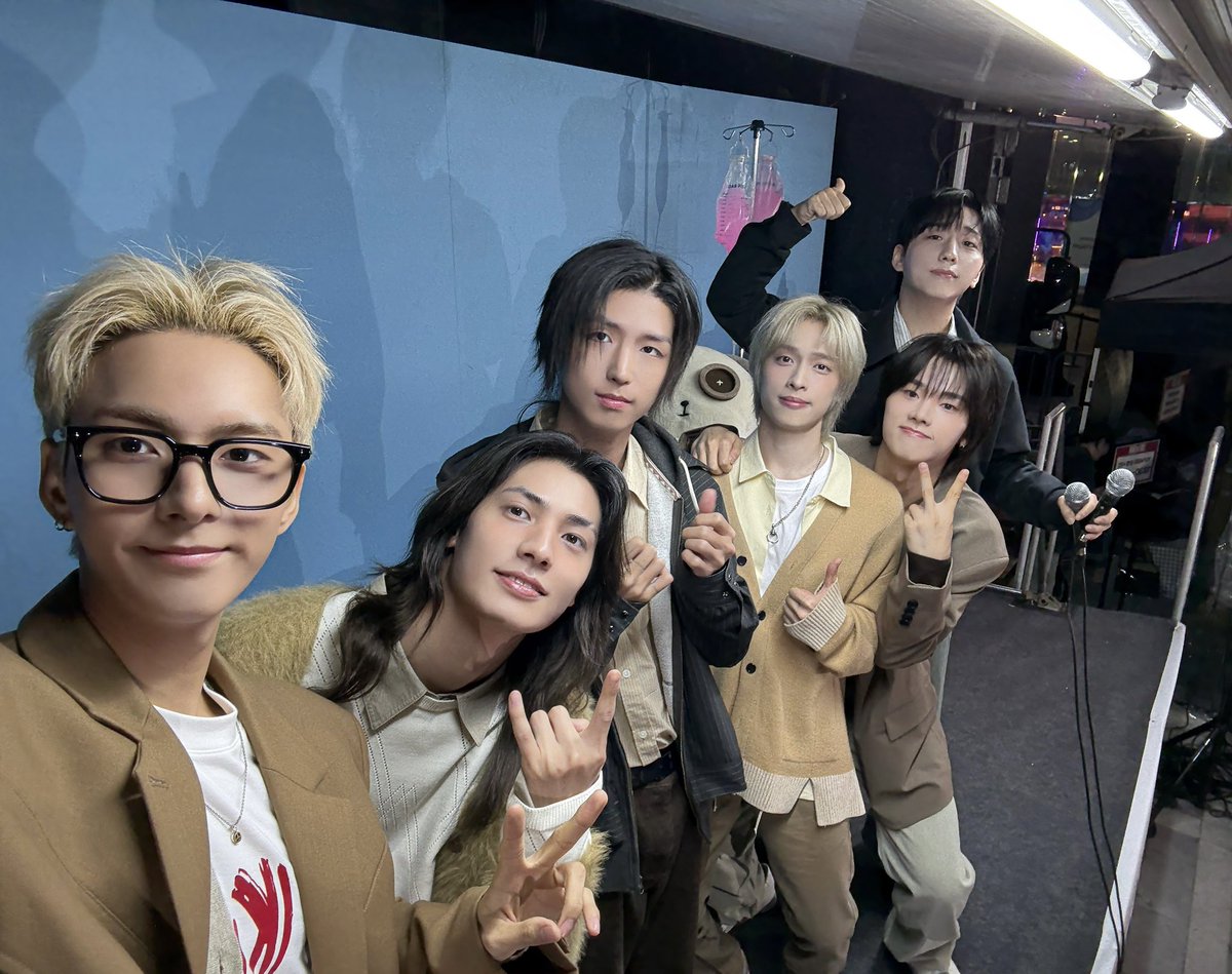 A moment captured by Xdinary Heroes's fan