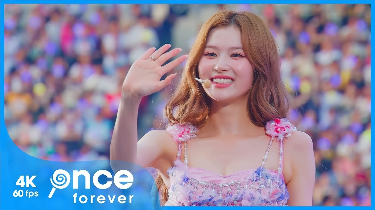 모모 (TWICE)의 최신 사진