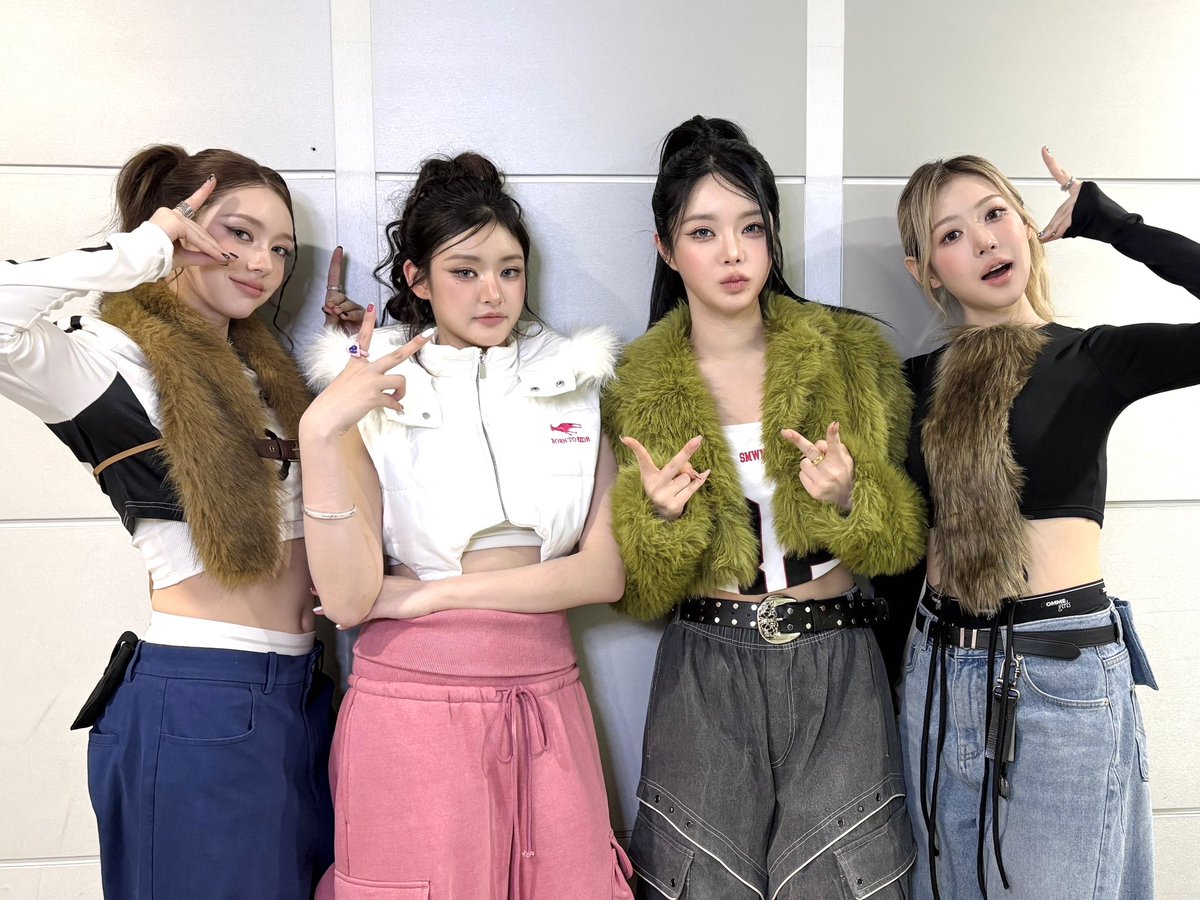 A moment captured by FIFTY FIFTY's fan