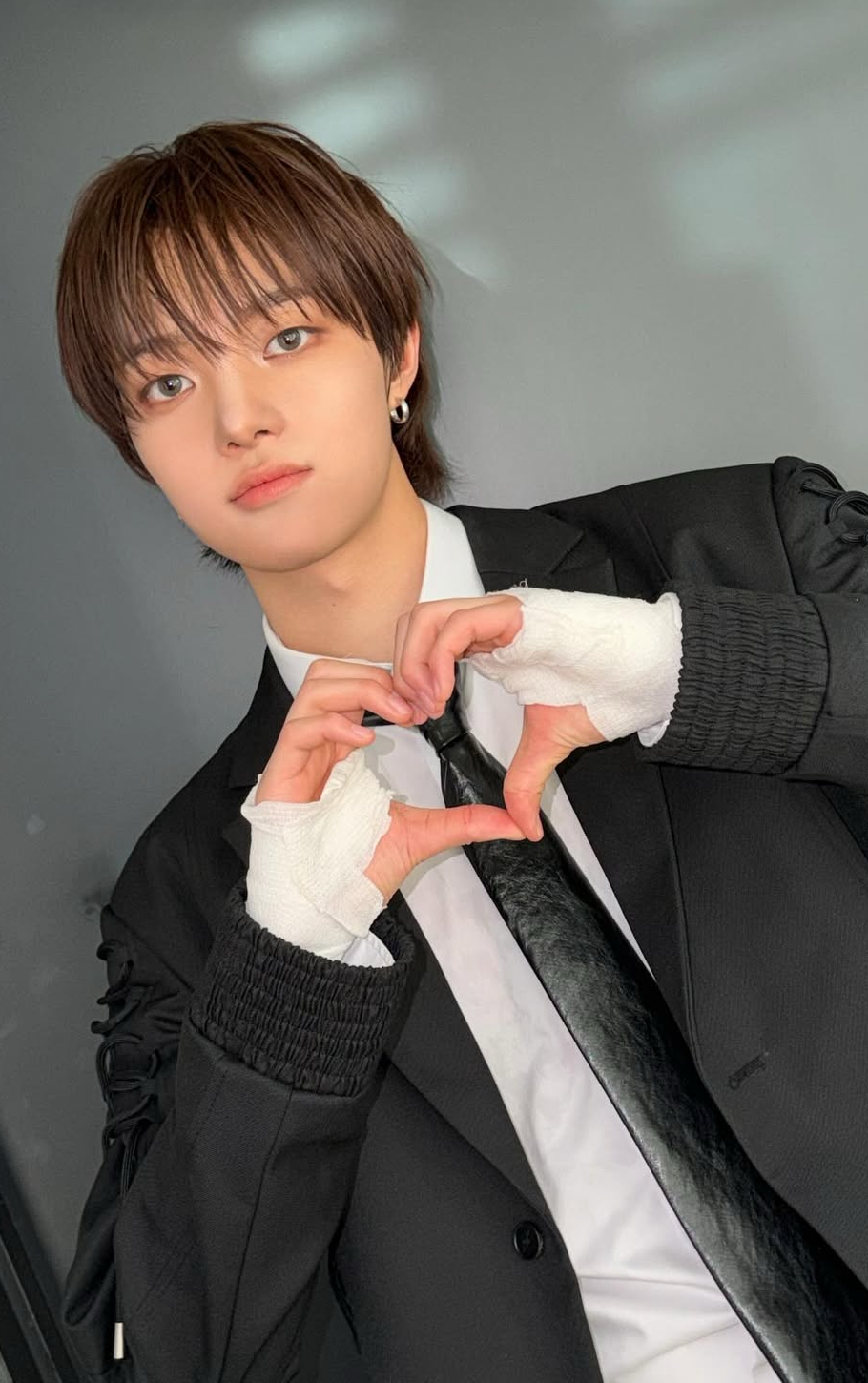 Recent activity shot of EJ (&TEAM)