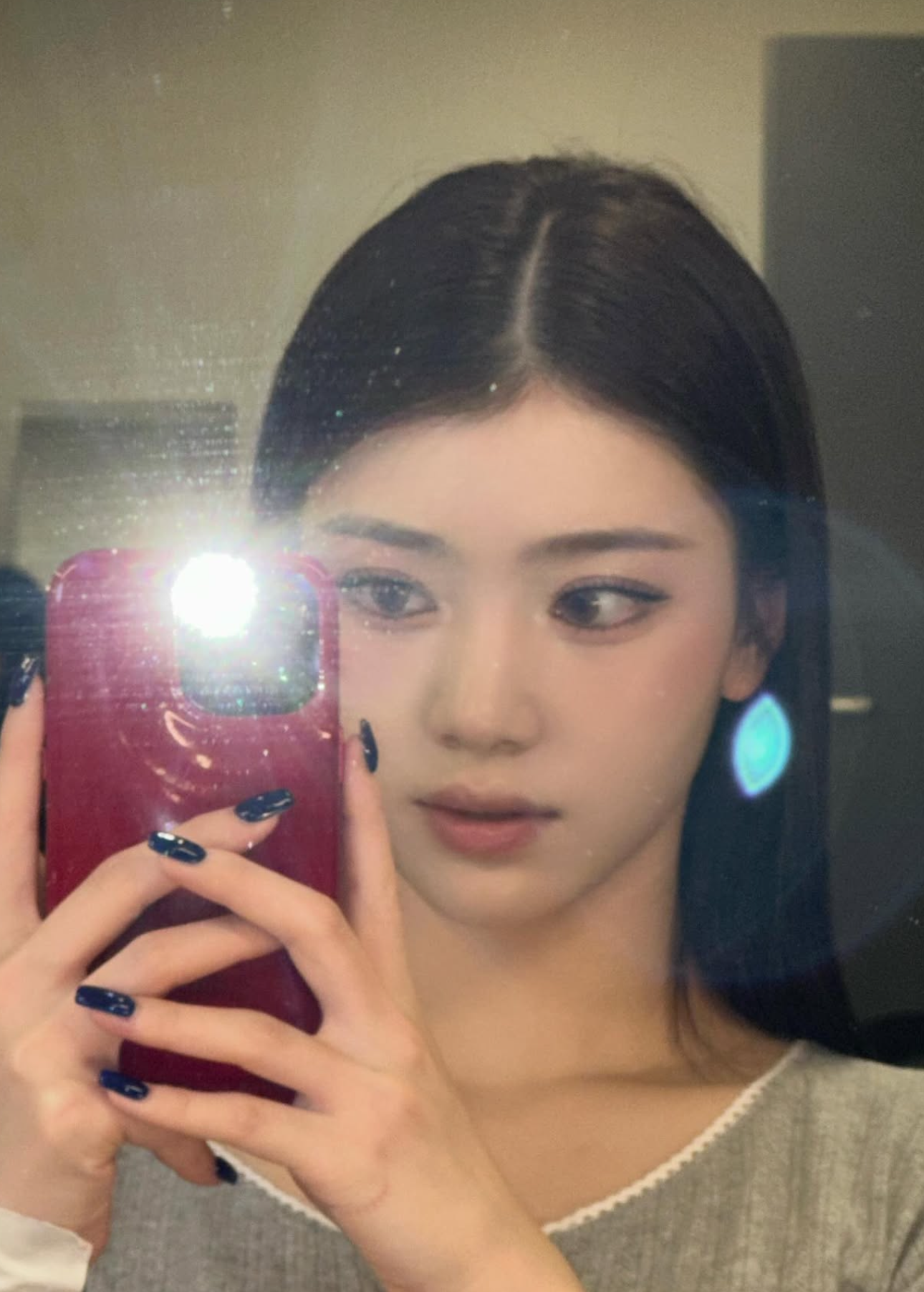 A moment captured by Xiao Ting (Kep1er)'s fan