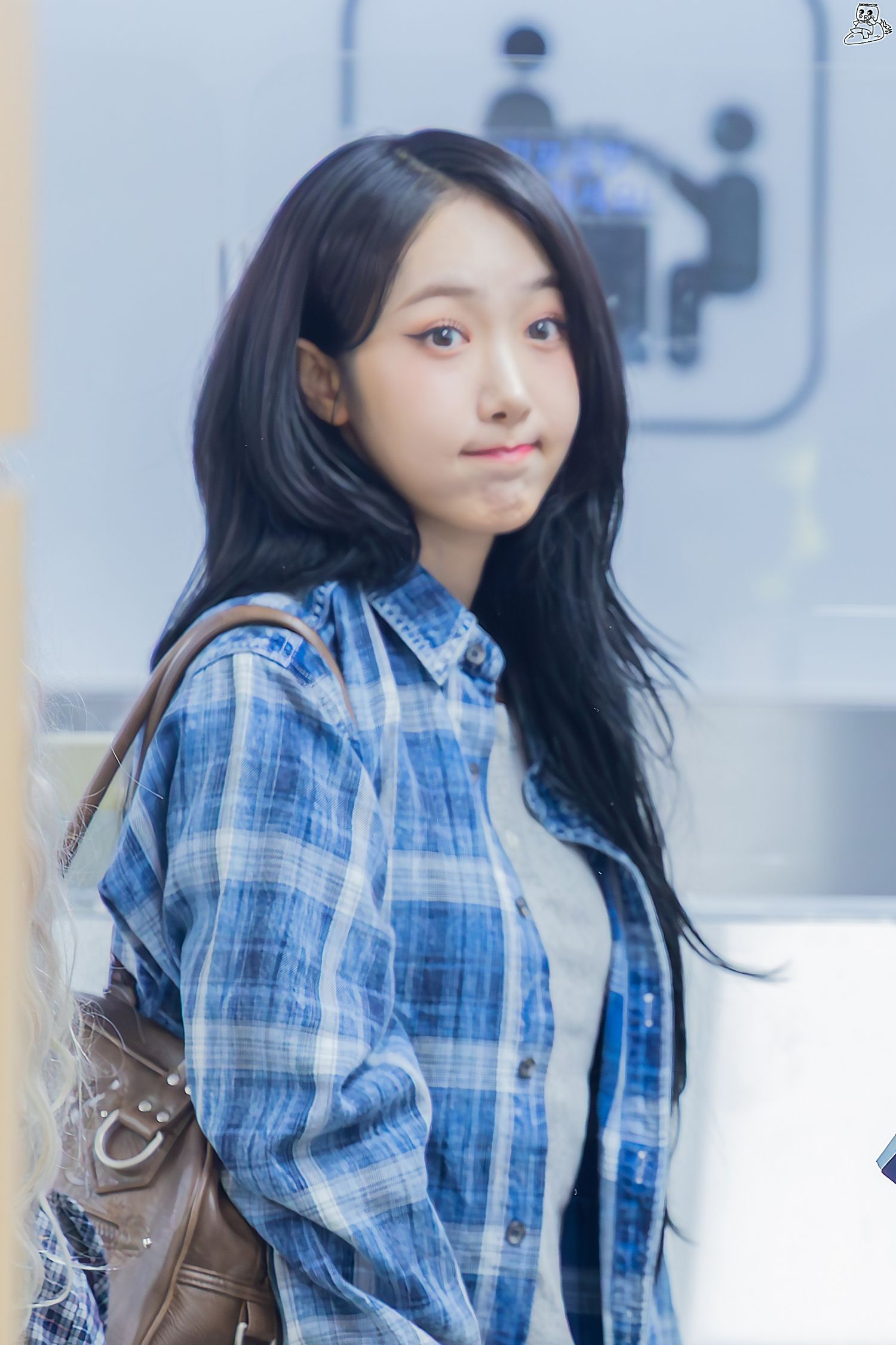A moment captured by SinB (GFRIEND, VIVIZ)'s fan