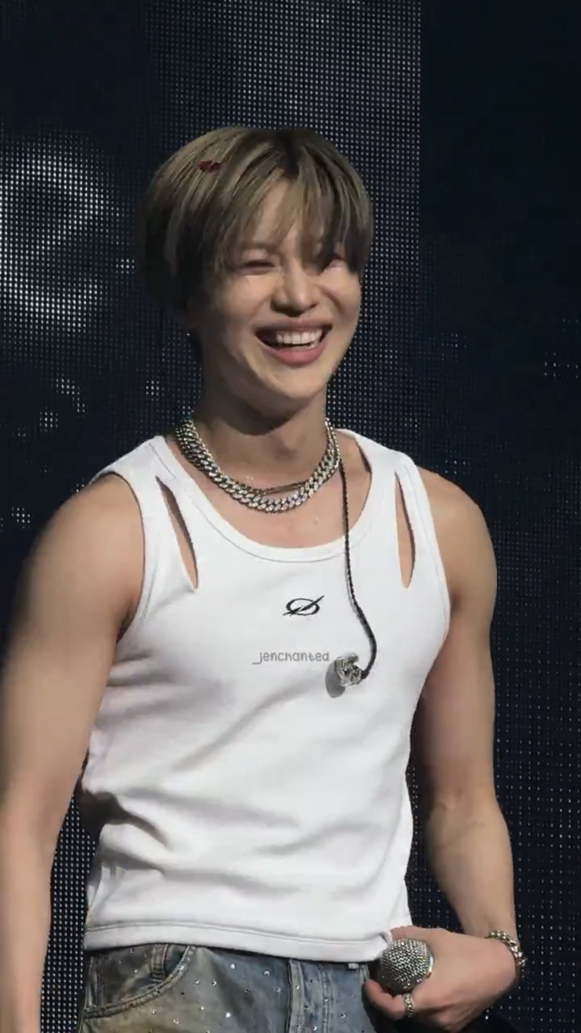 A heartfelt wallpaper shared by Taemin (SHINee)'s fans