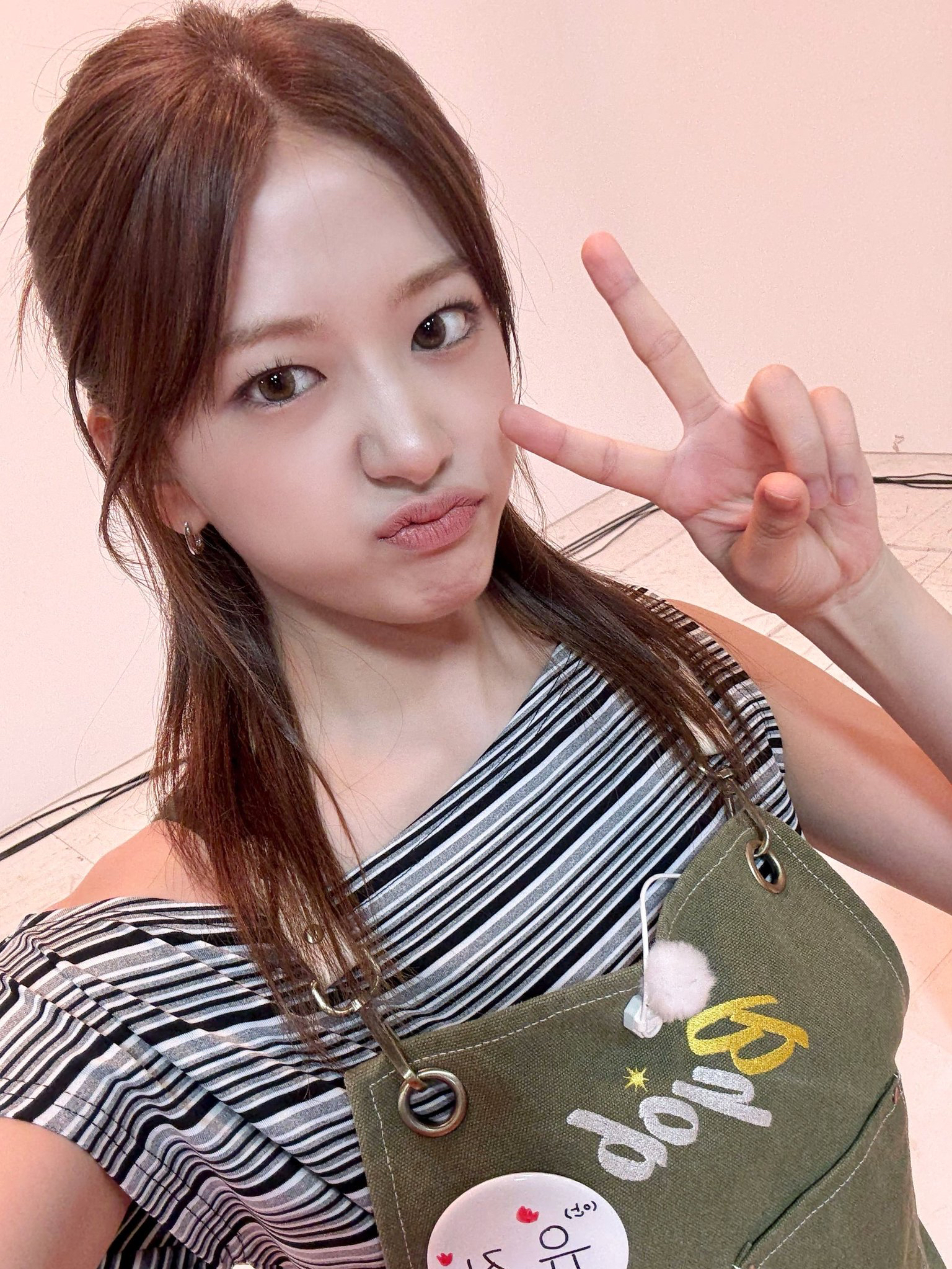 A moment captured by An Yujin (IVE)'s fan