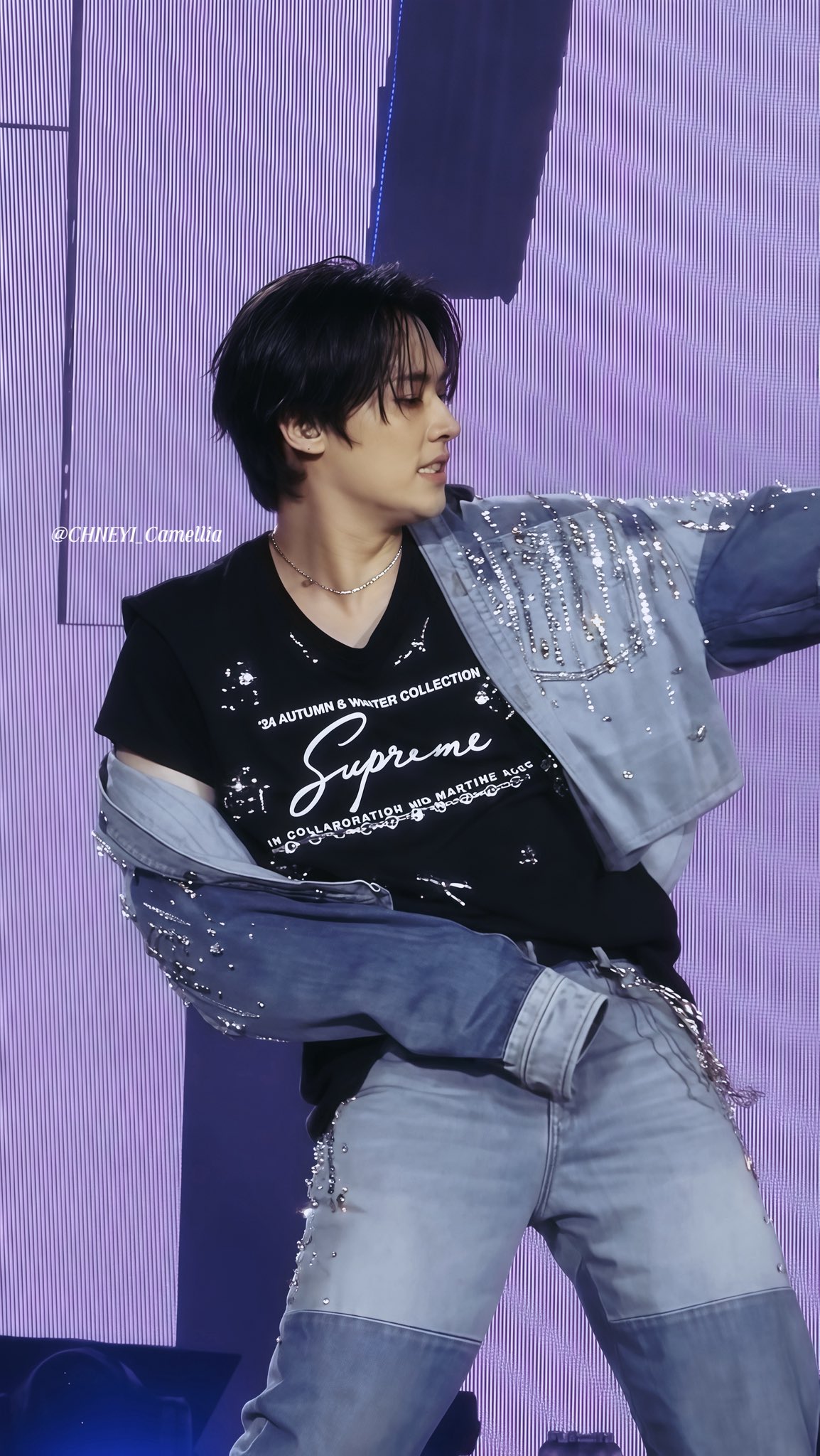 Fandom-recommended wallpaper image of Lee Know (Stray Kids)