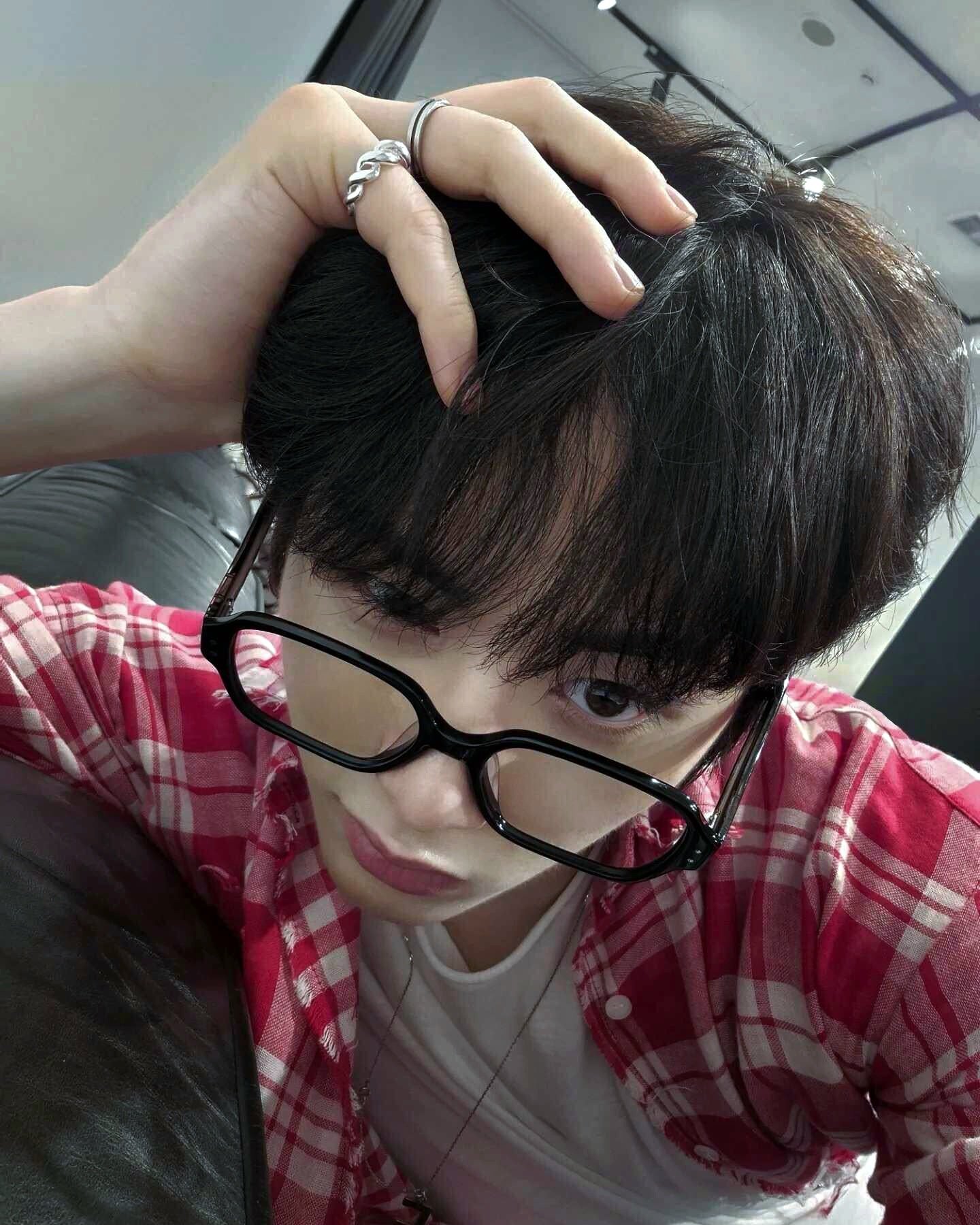 Behind-the-scenes cut of Taesan (BOYNEXTDOOR)