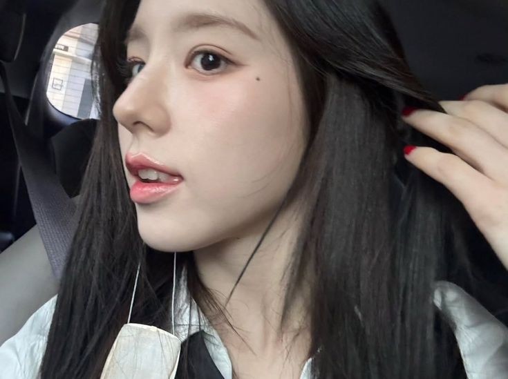 Behind-the-scenes cut of HeeJin (ARTMS)