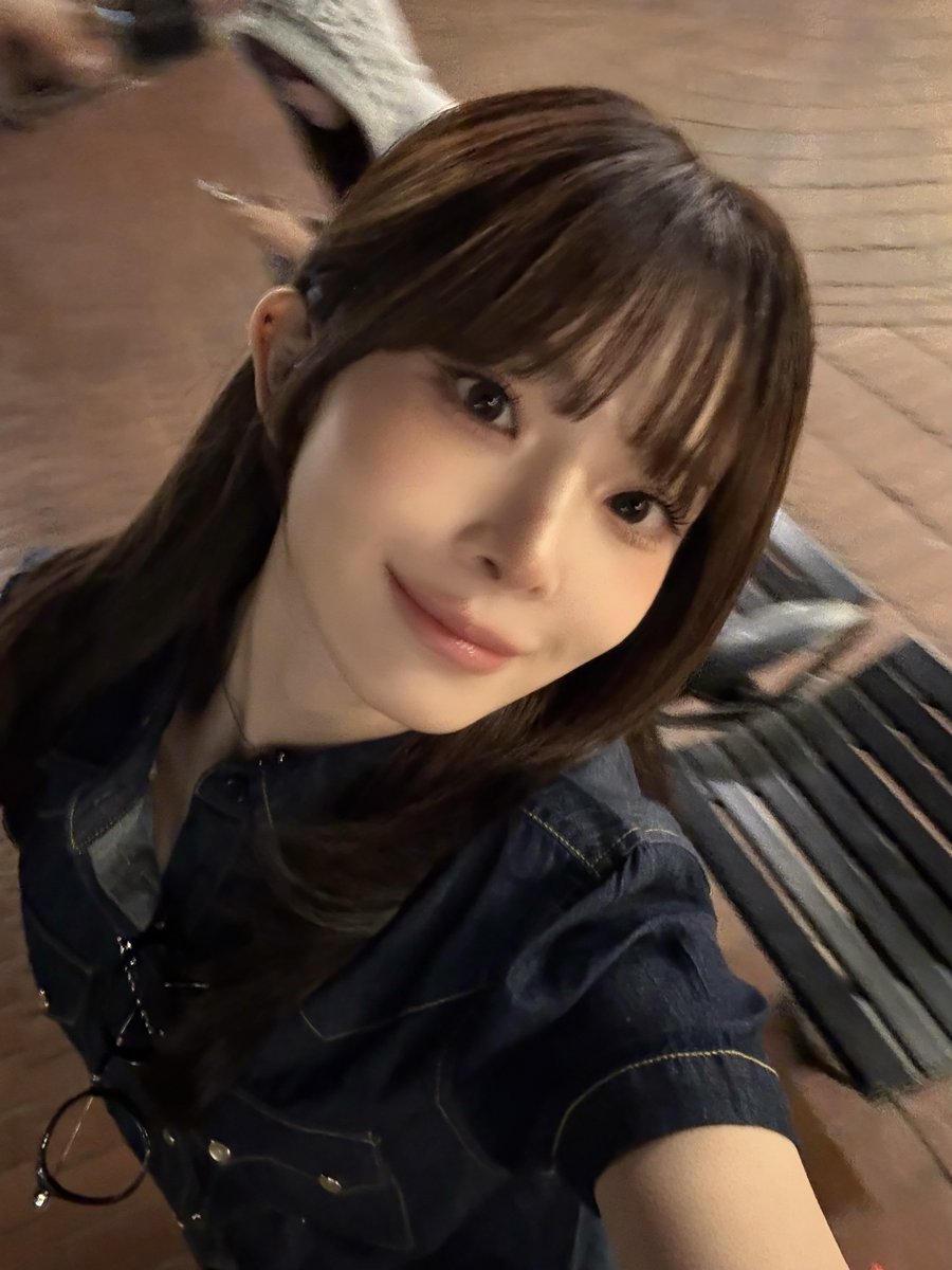 Behind-the-scenes cut of tripleS