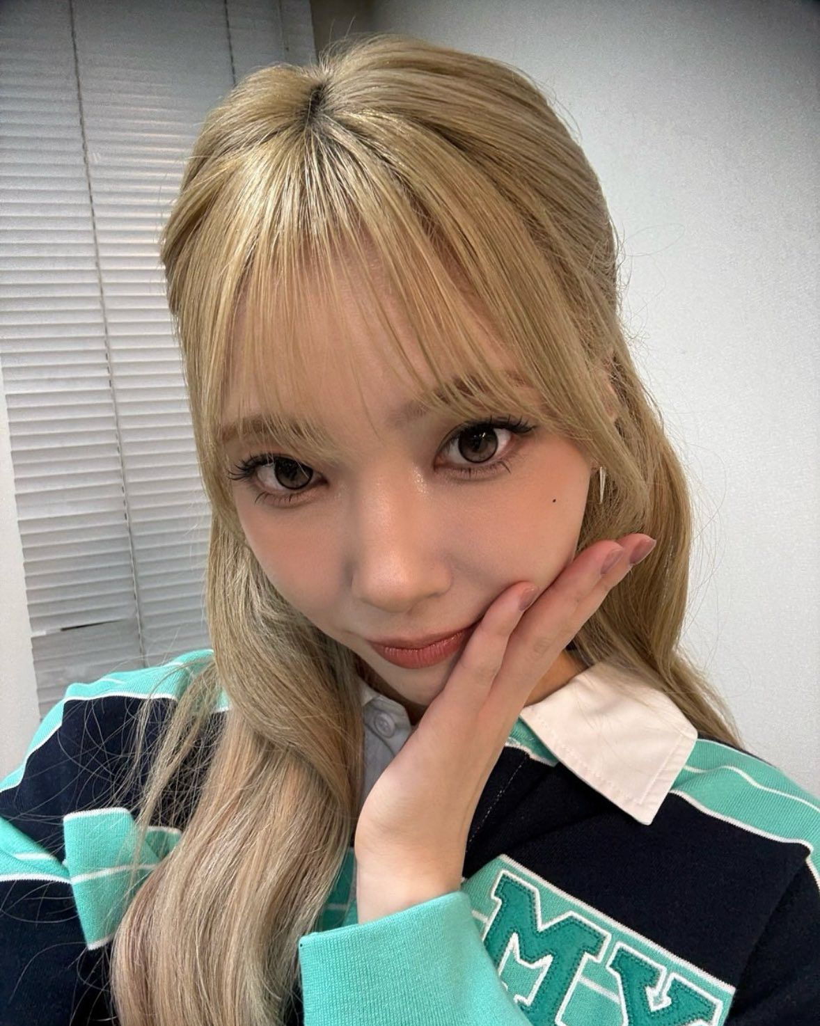 Recent activity shot of Mayuka (NiziU)