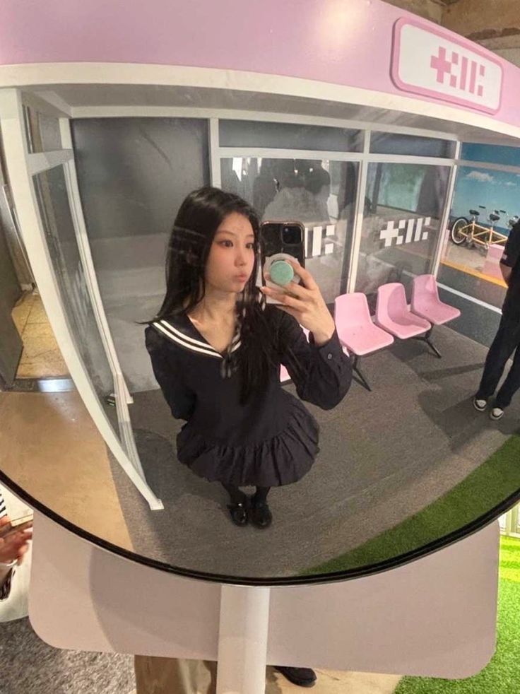 Recent activity shot of Wonhee (ILLIT)
