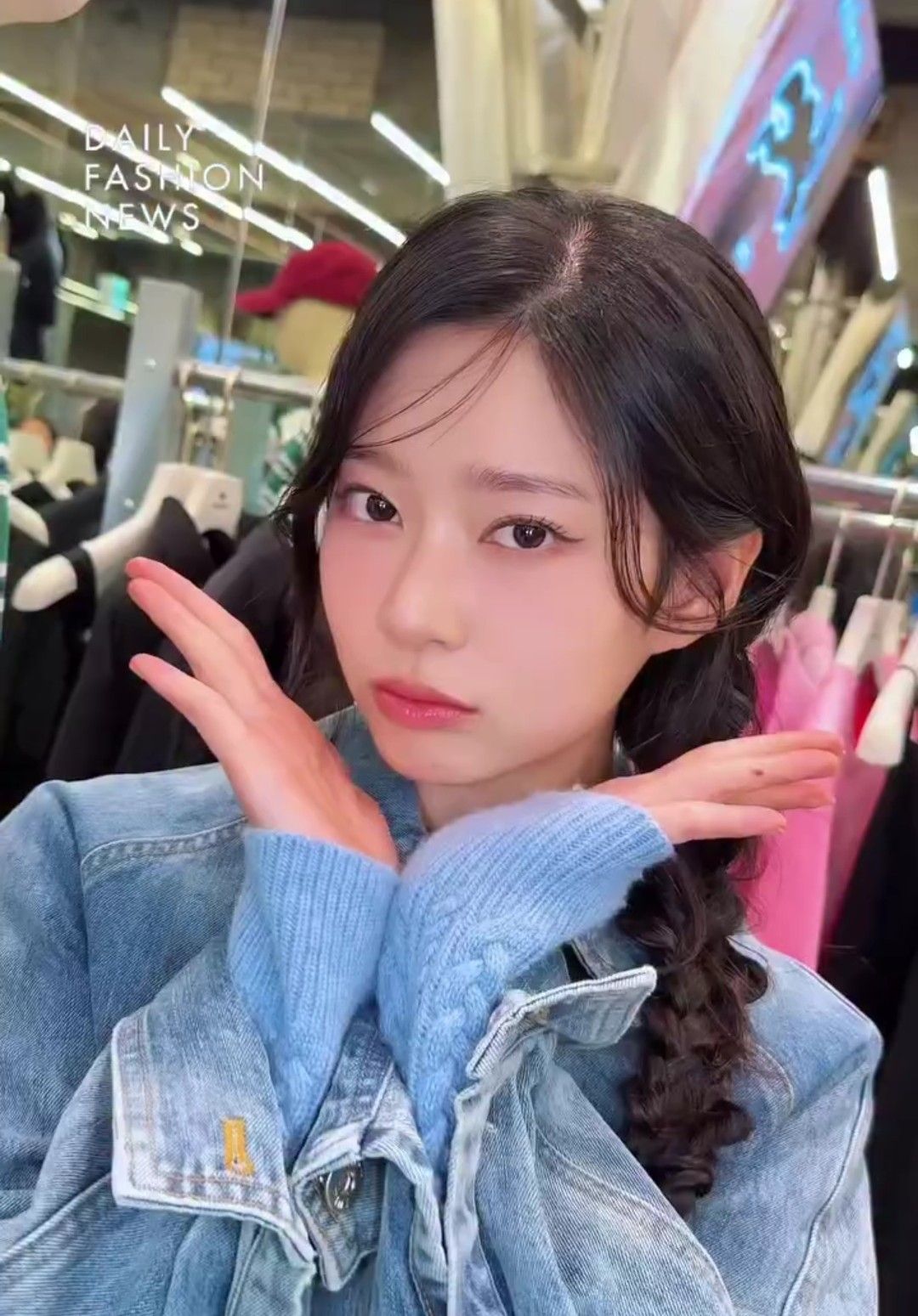 A moment captured by Kim Minju's fan