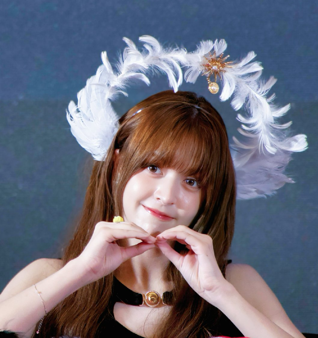 A moment captured by LILY (NMIXX)'s fan