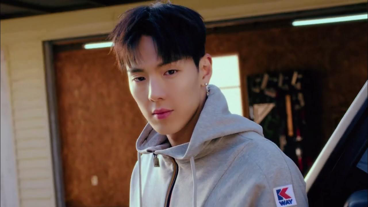 A moment captured by Shownu (MONSTA X)'s fan