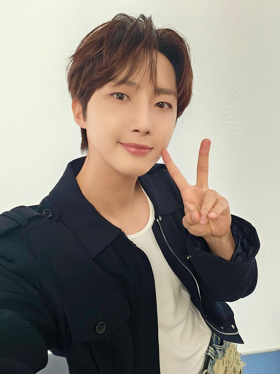 A moment captured by PENTAGON's fan