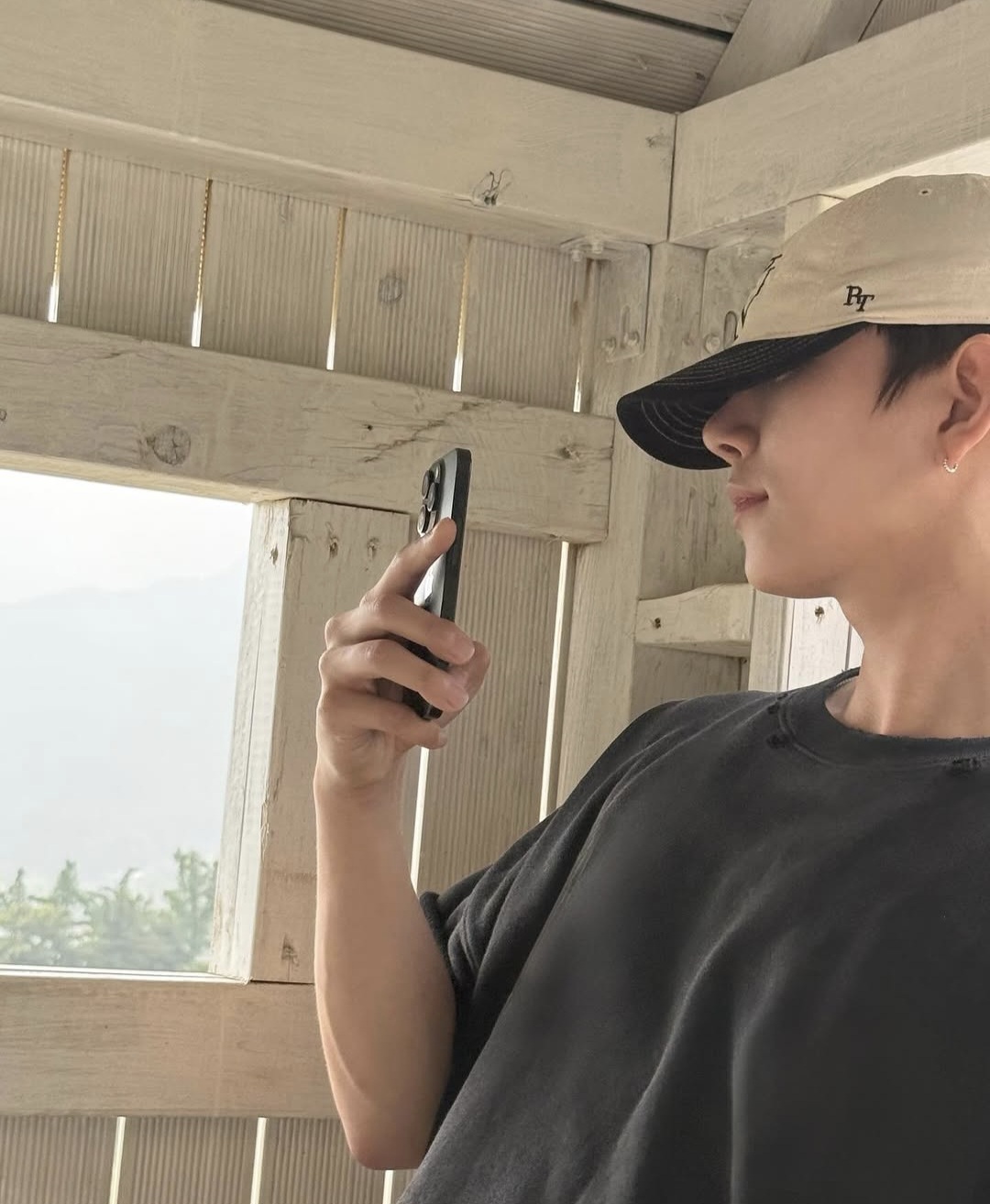 A moment captured by Joshua (SEVENTEEN)'s fan