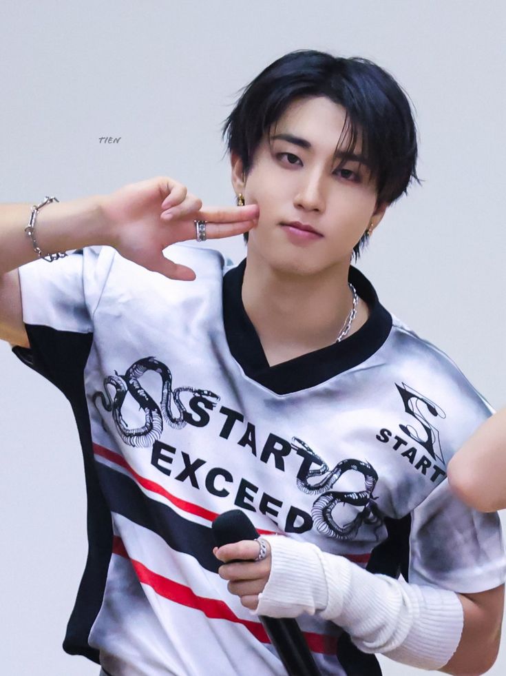 Behind-the-scenes cut of HAN (Stray Kids)