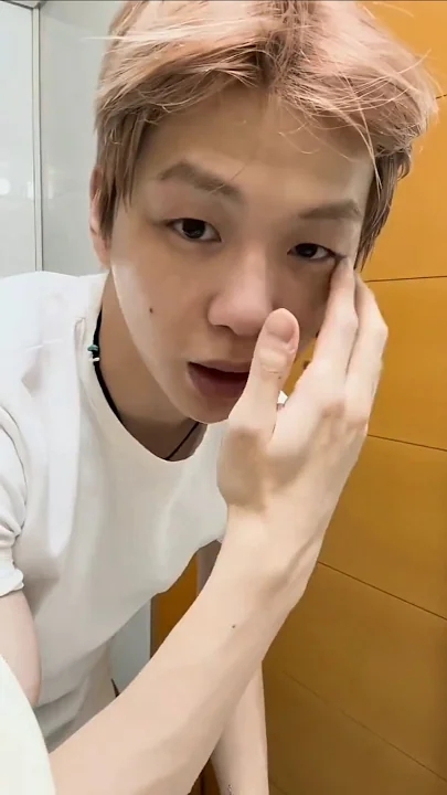 Behind-the-scenes cut of Kang Daniel