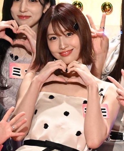 Behind-the-scenes cut of Momo (TWICE)