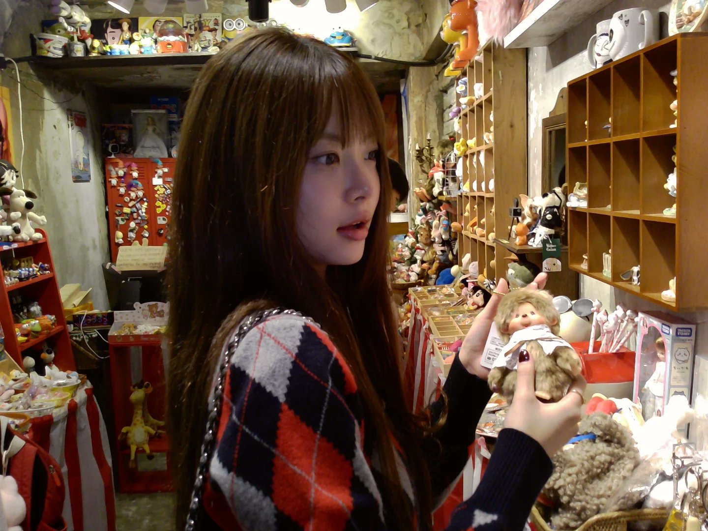 Behind-the-scenes cut of Hong Eunchae (LE SSERAFIM)