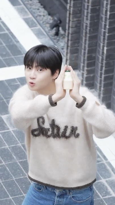 Behind-the-scenes cut of Lee Jinhyuk