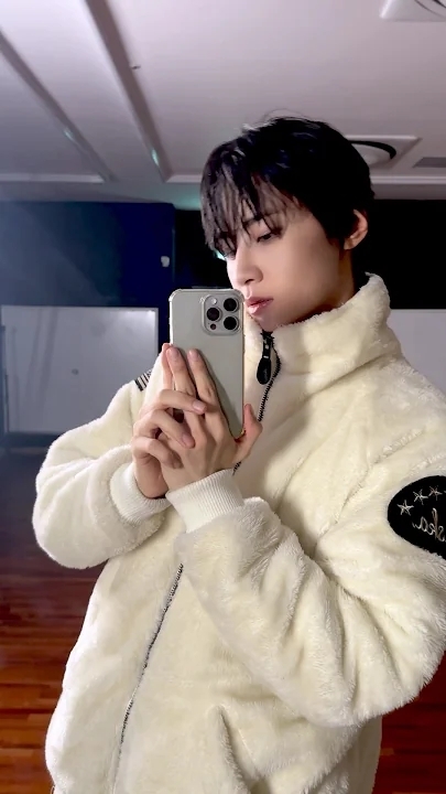 A moment captured by Lee Jinhyuk's fan