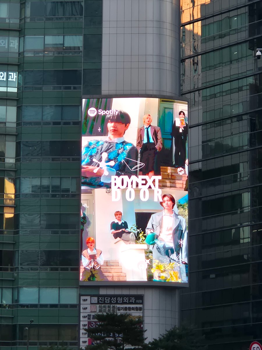 A moment captured by BOYNEXTDOOR's fan