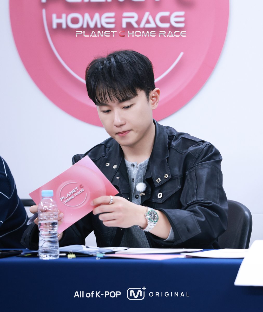 A moment captured by Kep1er's fan