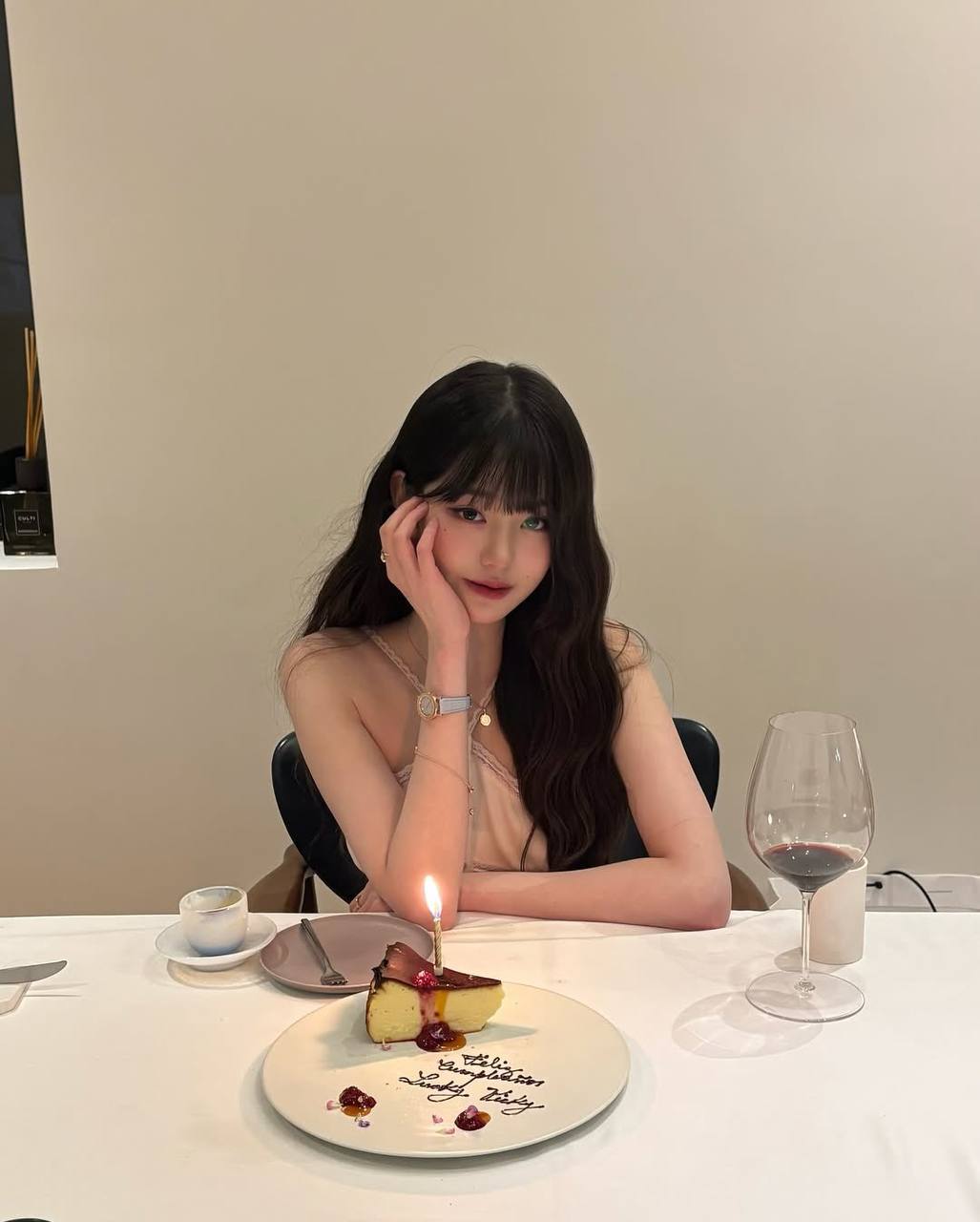 Behind-the-scenes cut of Jang Wonyoung (IVE)