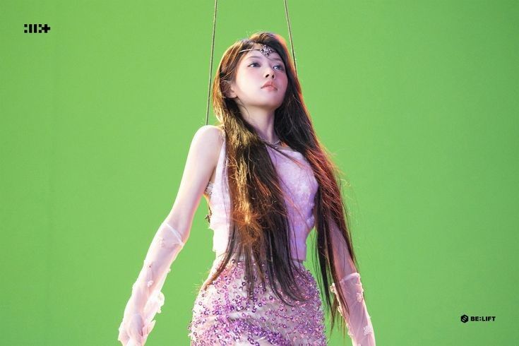 Behind-the-scenes cut of Moka (ILLIT)