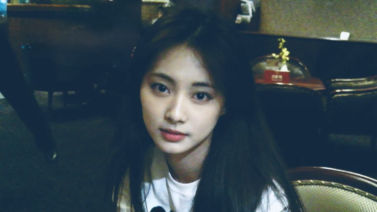 Behind-the-scenes cut of Tzuyu (TWICE)