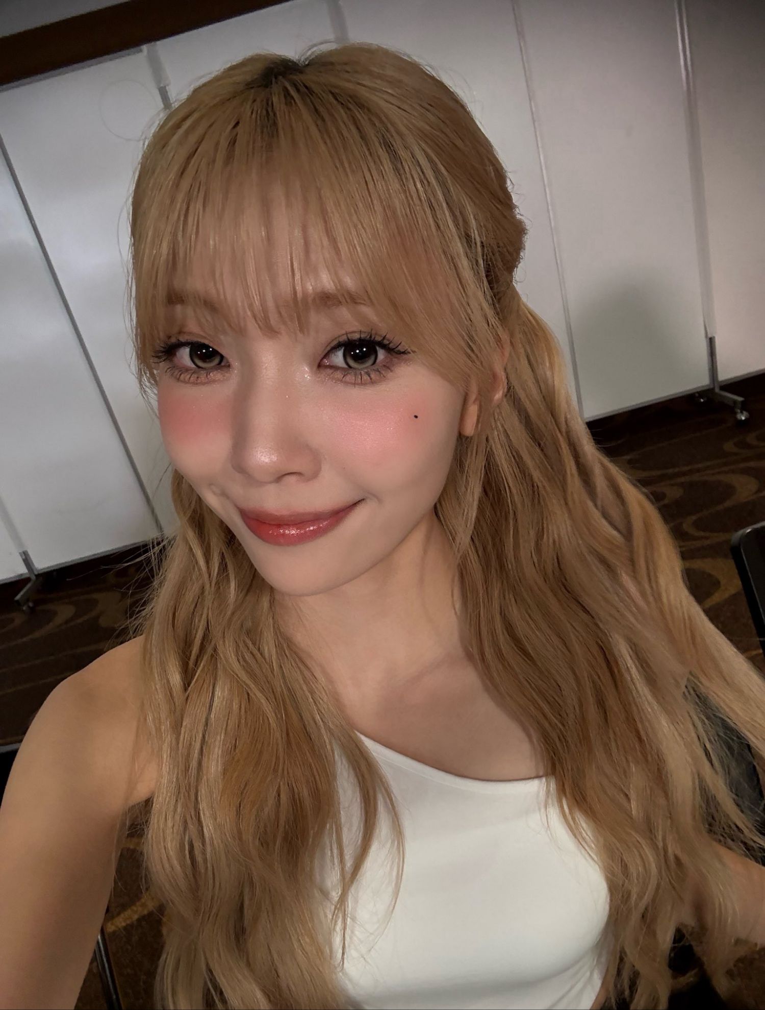 Behind-the-scenes cut of Mayuka (NiziU)