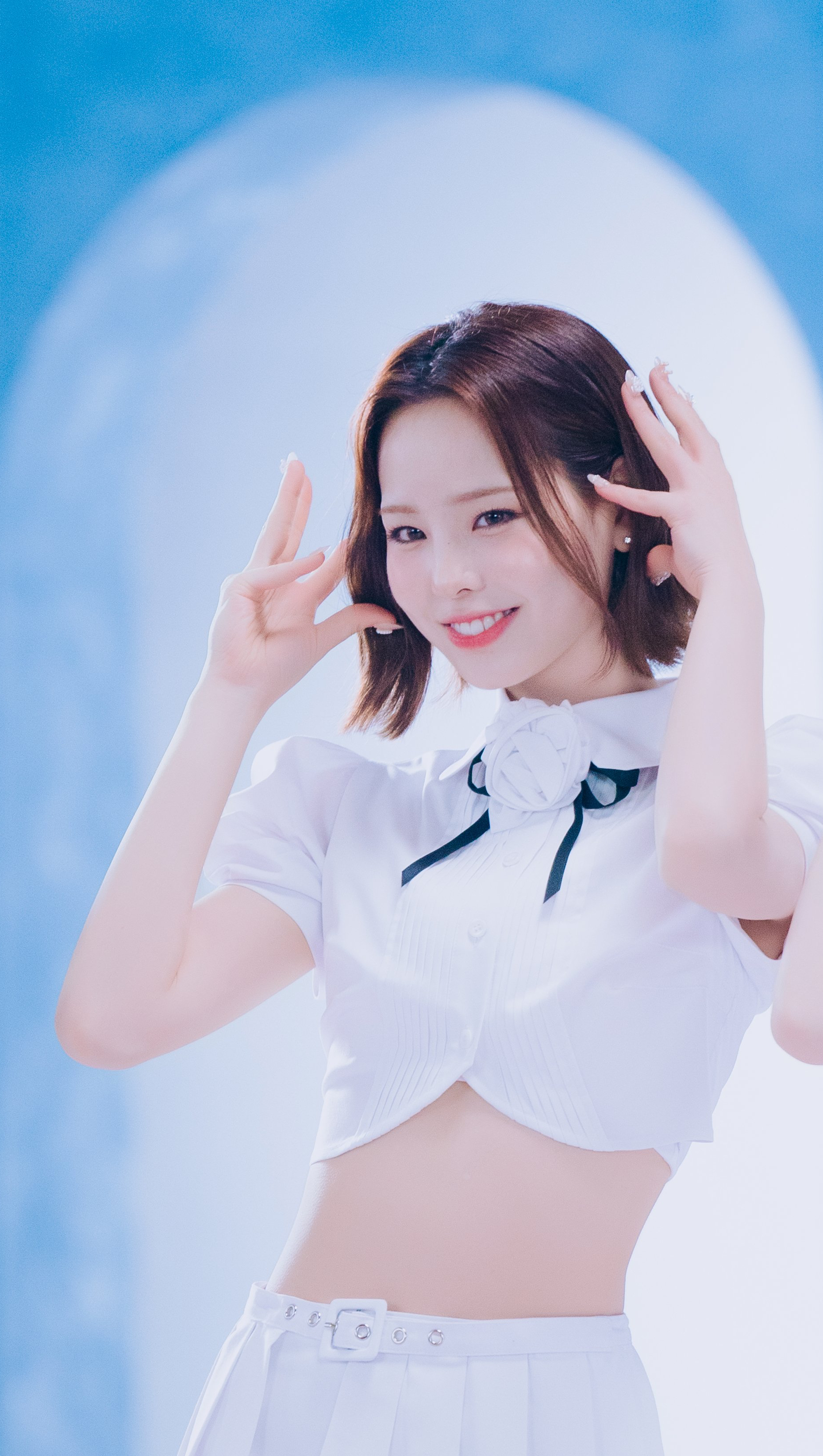 Behind-the-scenes cut of Mako (NiziU)