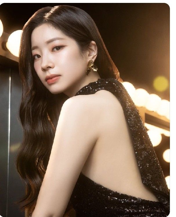 Behind-the-scenes cut of Dahyun (TWICE)