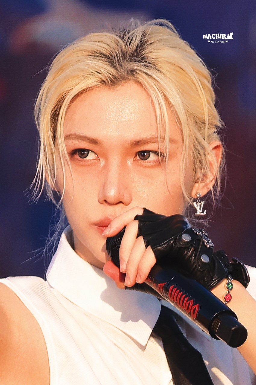 A moment captured by Felix (Stray Kids)'s fan