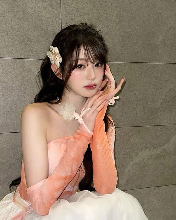 Behind-the-scenes cut of Jang Wonyoung (IVE)