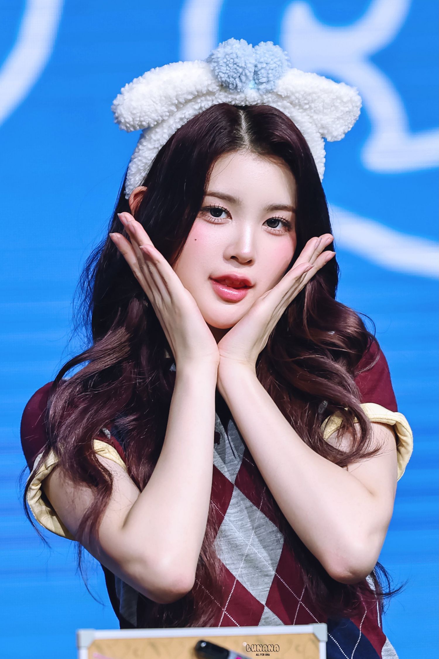 Behind-the-scenes cut of A-na (Hearts2Hearts)