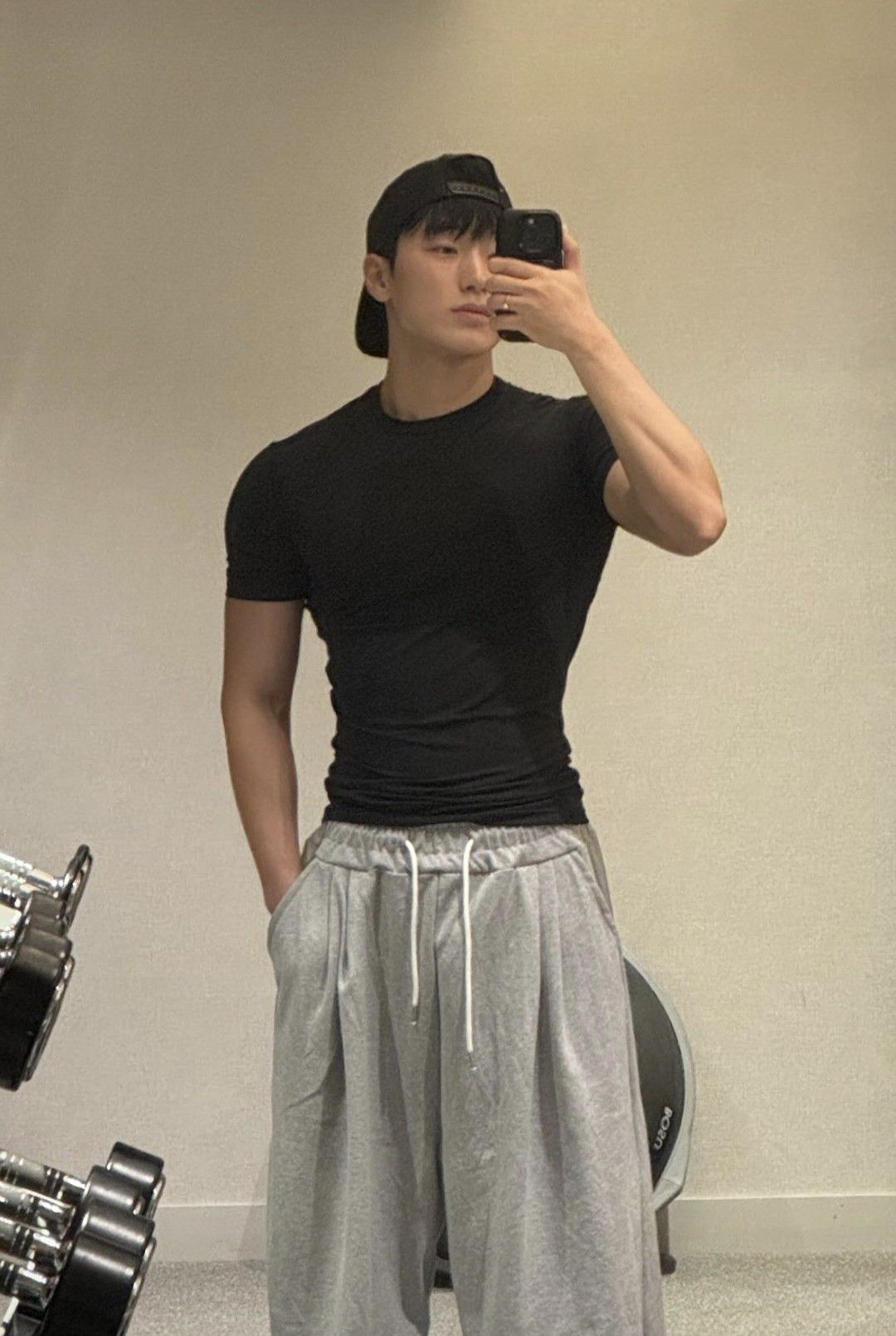 Behind-the-scenes cut of San (ATEEZ)