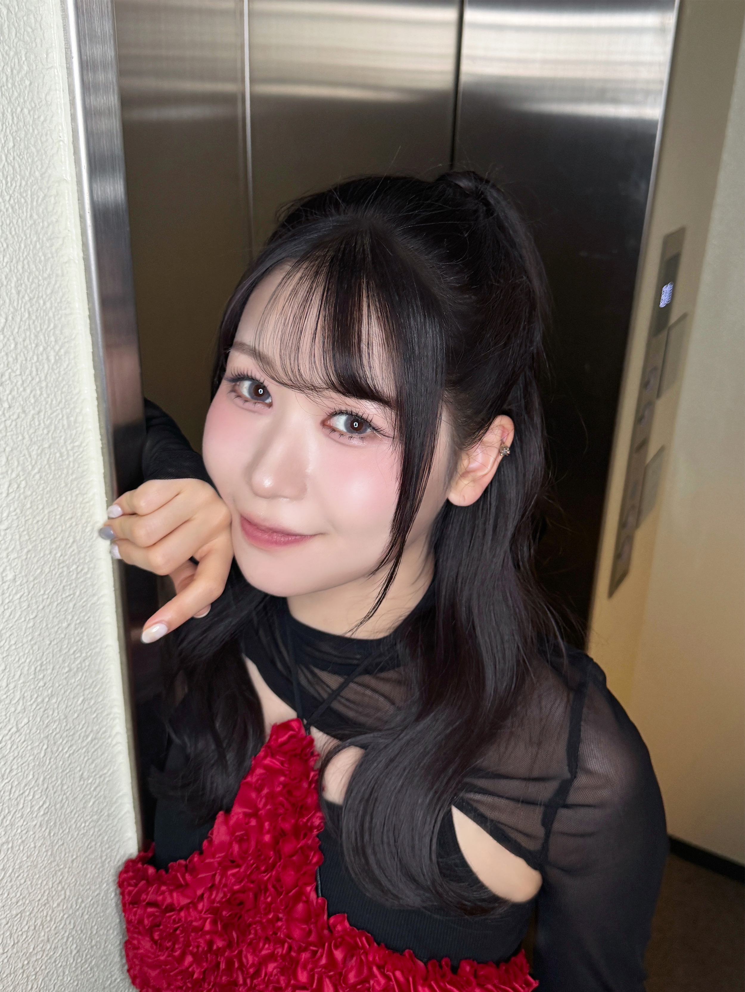 Behind-the-scenes cut of Kasahara Momona (ME:I)