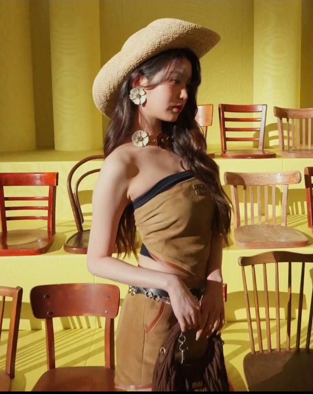 Behind-the-scenes cut of Jang Wonyoung (IVE)