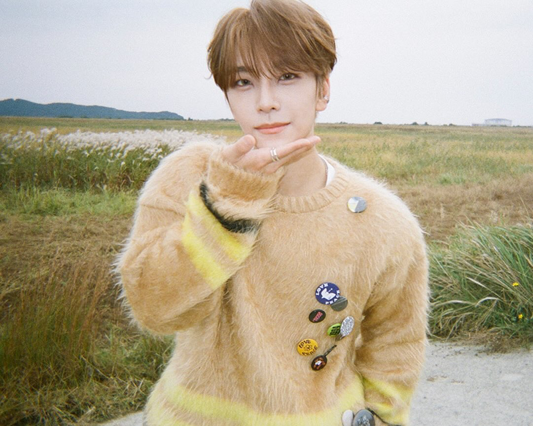 A moment captured by He Xinlong (ALPHA DRIVE ONE)'s fan