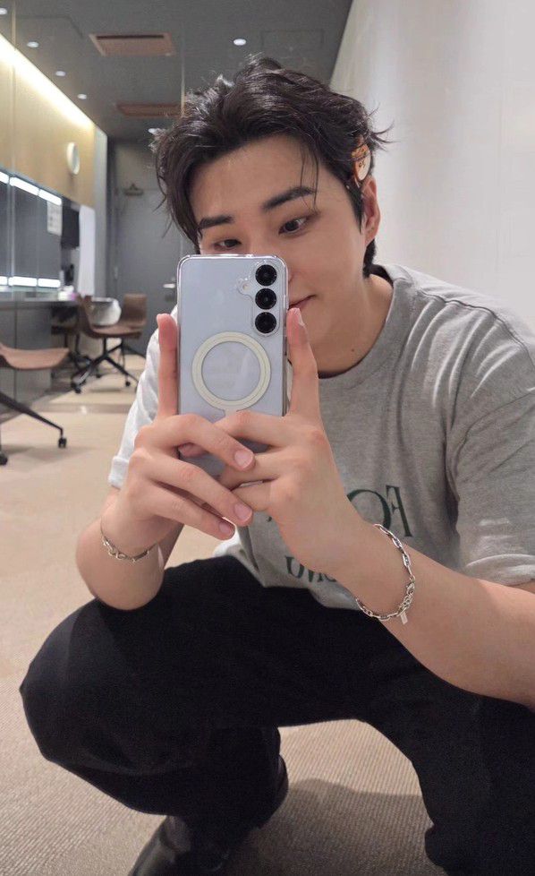 Behind-the-scenes cut of Young K (DAY6)