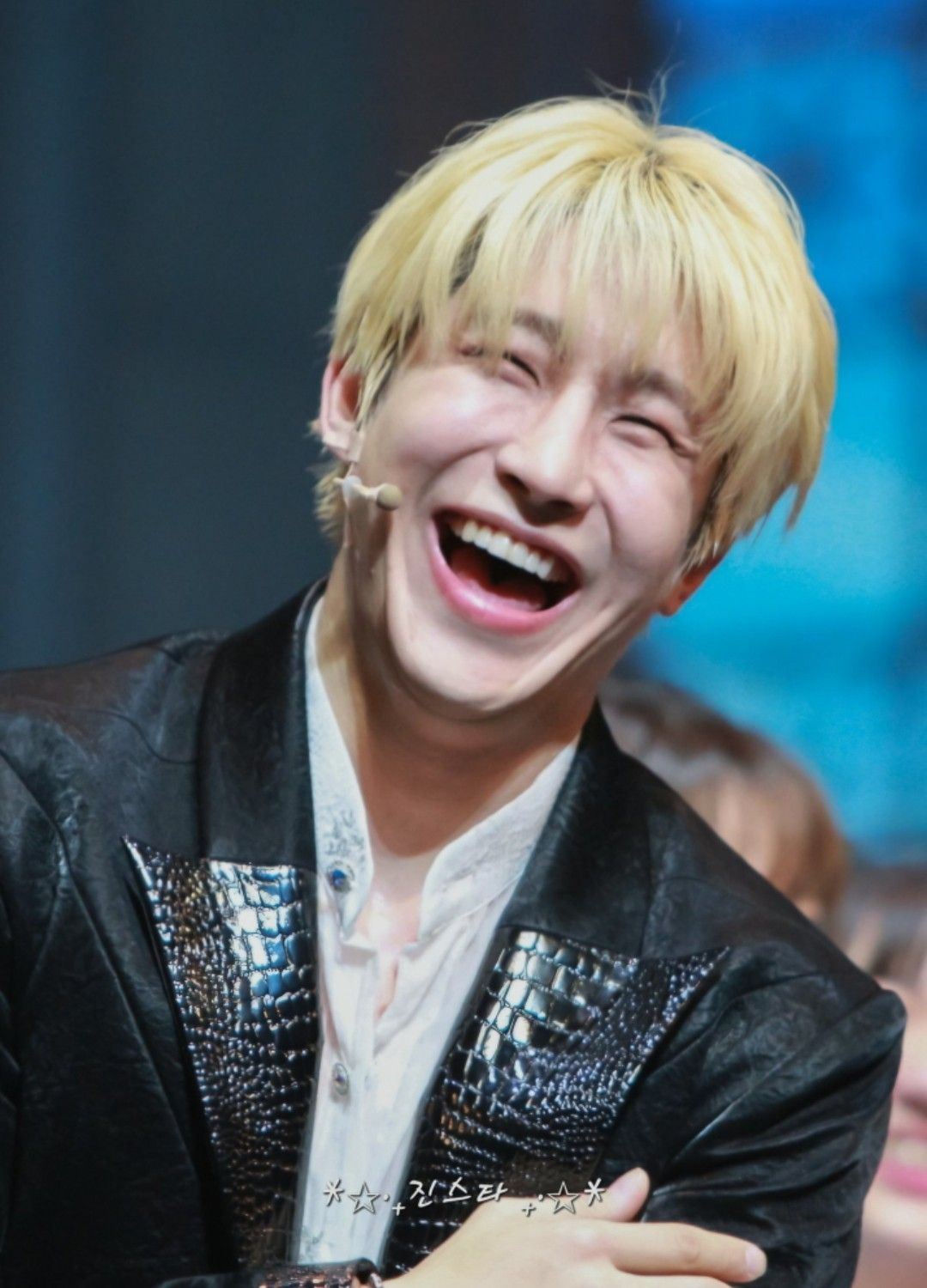 A moment captured by Jinjin (ASTRO)'s fan