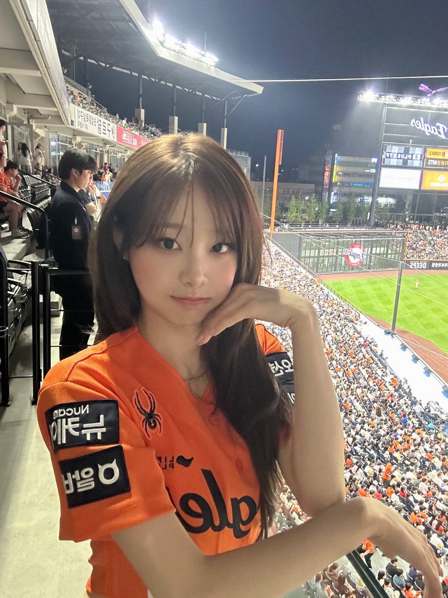A moment captured by Chuu's fan