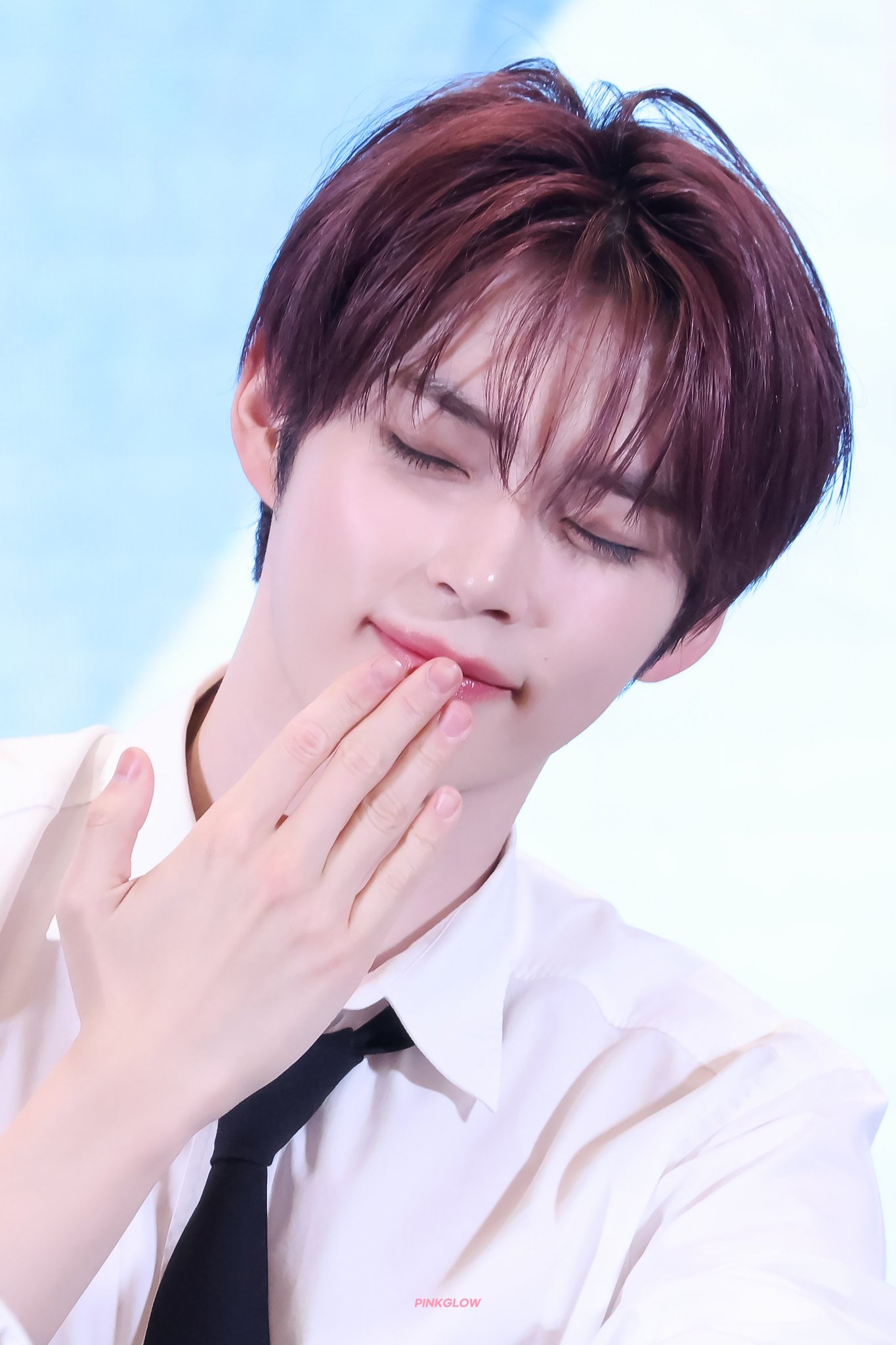 Recent activity shot of Sung Hanbin (ZEROBASEONE)