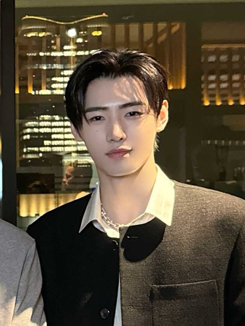 Recent activity shot of Sunghoon (ENHYPEN)